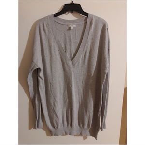 Gray vneck GAP sweater